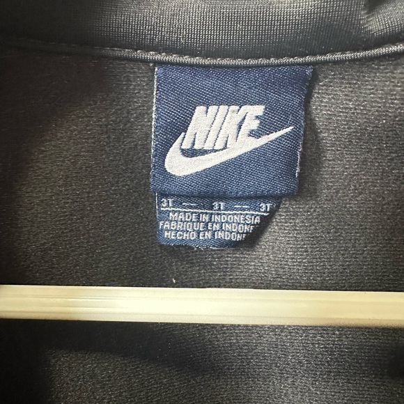 Toddler Kids Nike Black Zip-Up Jacket with White Accents 3T - Picture 3 of 4